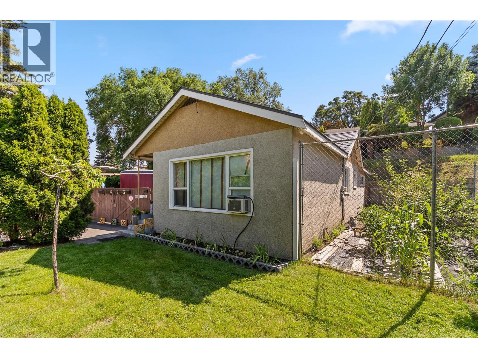 1693 Valleyview Drive Property Photo 1