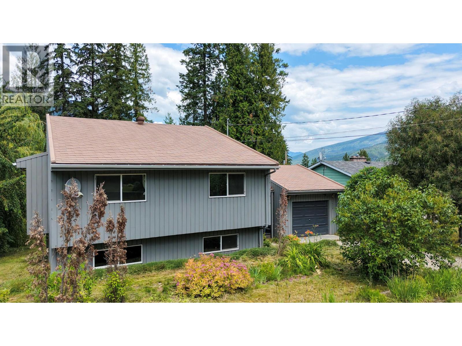 1010 GILKER Street Property Photo 1