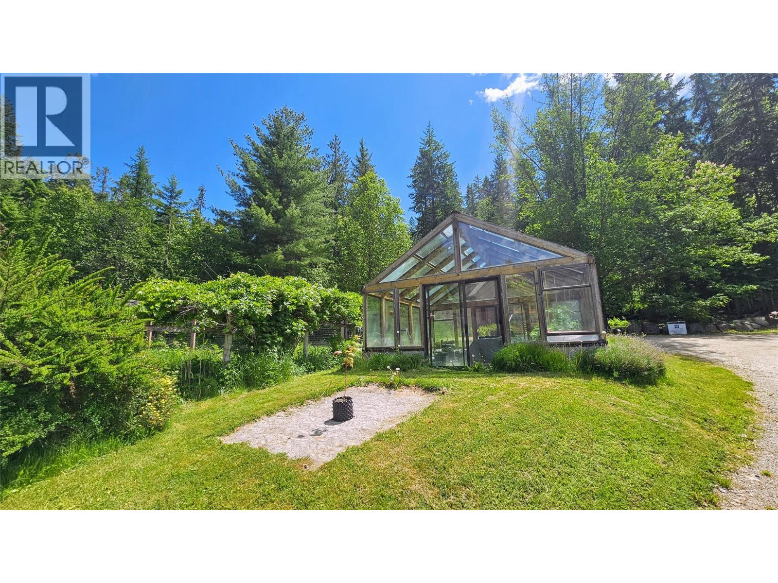 8496 B Procter Road E Property Photo 4