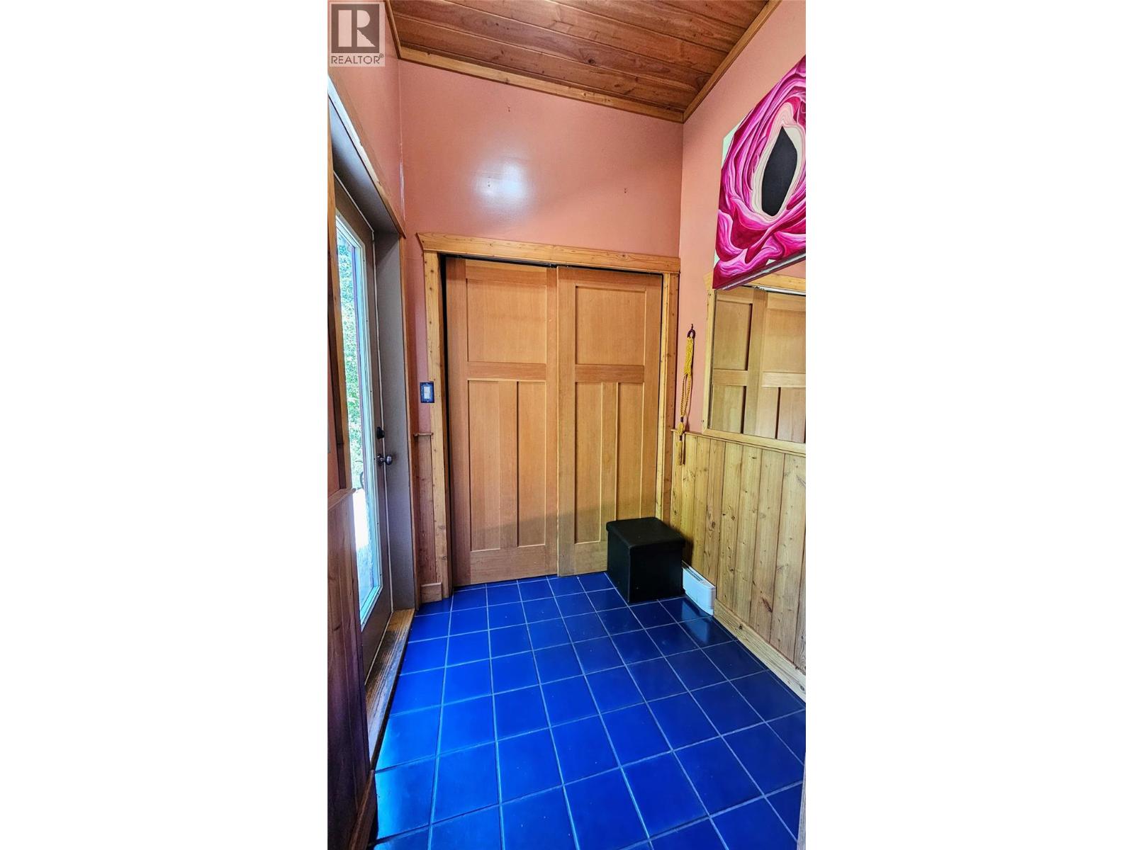 8496 B Procter Road E Property Photo 5
