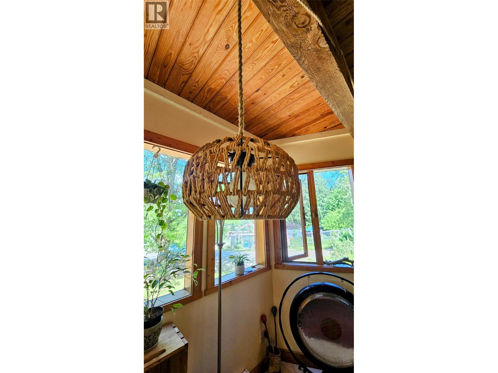 8496 B Procter Road E Property Photo 7