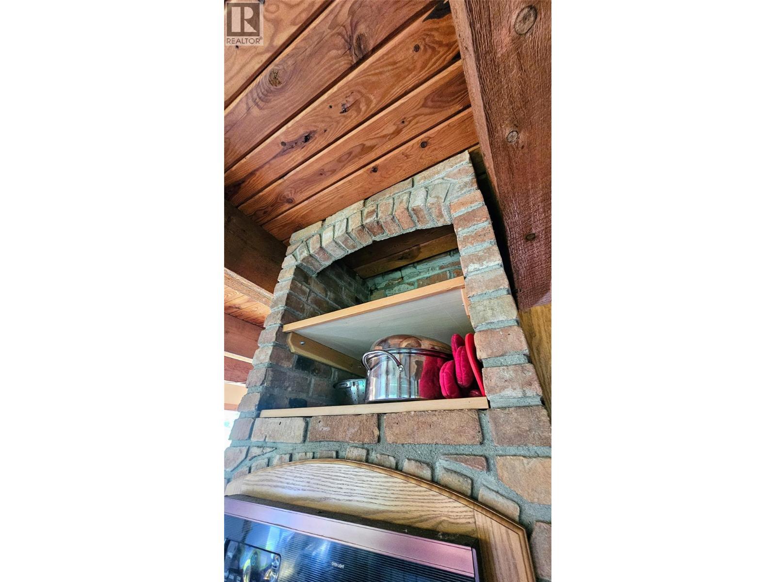 8496 B Procter Road E Property Photo 10