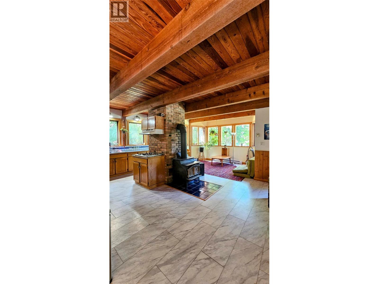 8496 B Procter Road E Property Photo 11