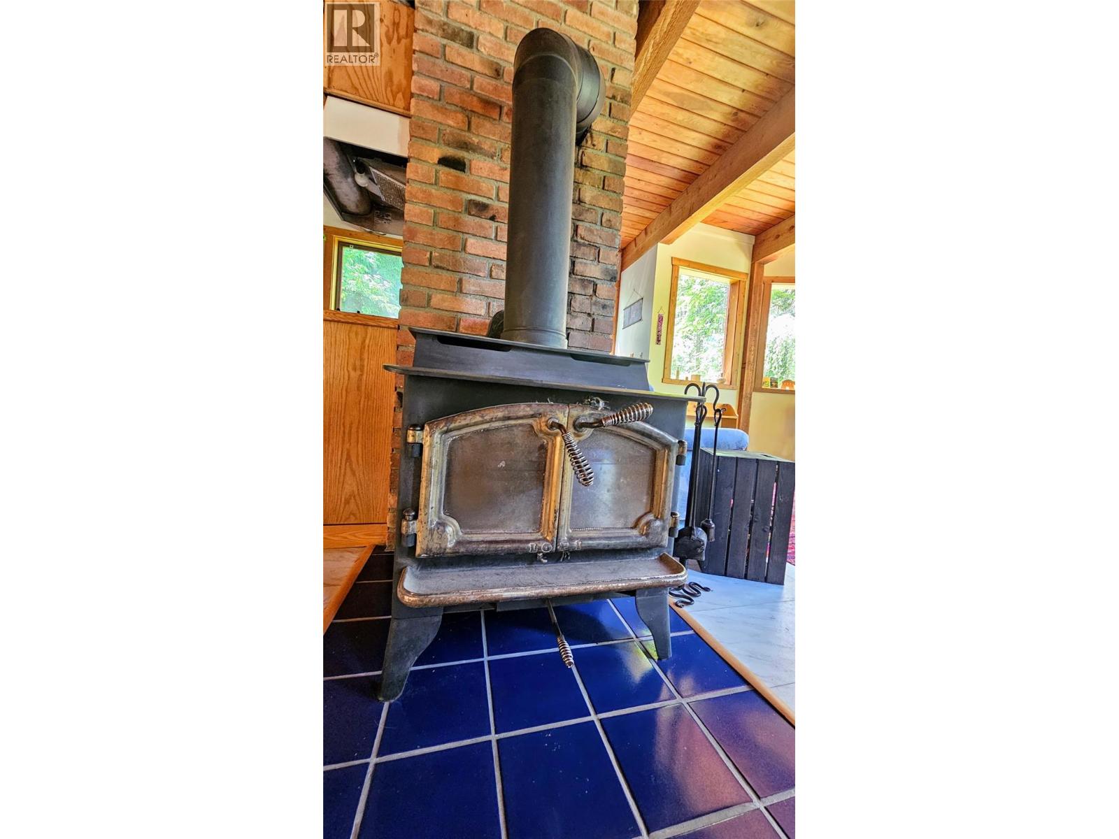 8496 B Procter Road E Property Photo 12