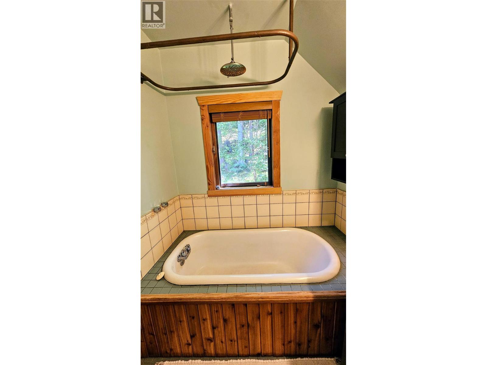 8496 B Procter Road E Property Photo 21