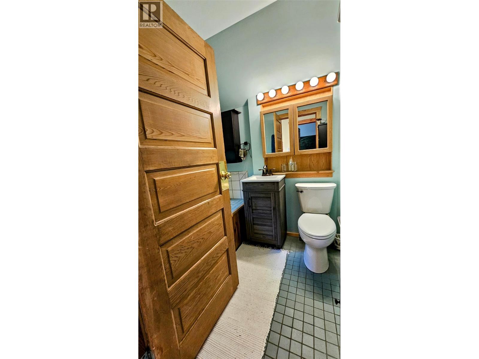 8496 B Procter Road E Property Photo 22