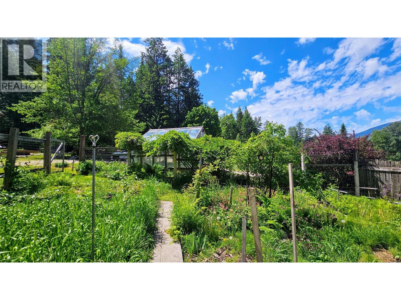 8496 B Procter Road E Property Photo 26