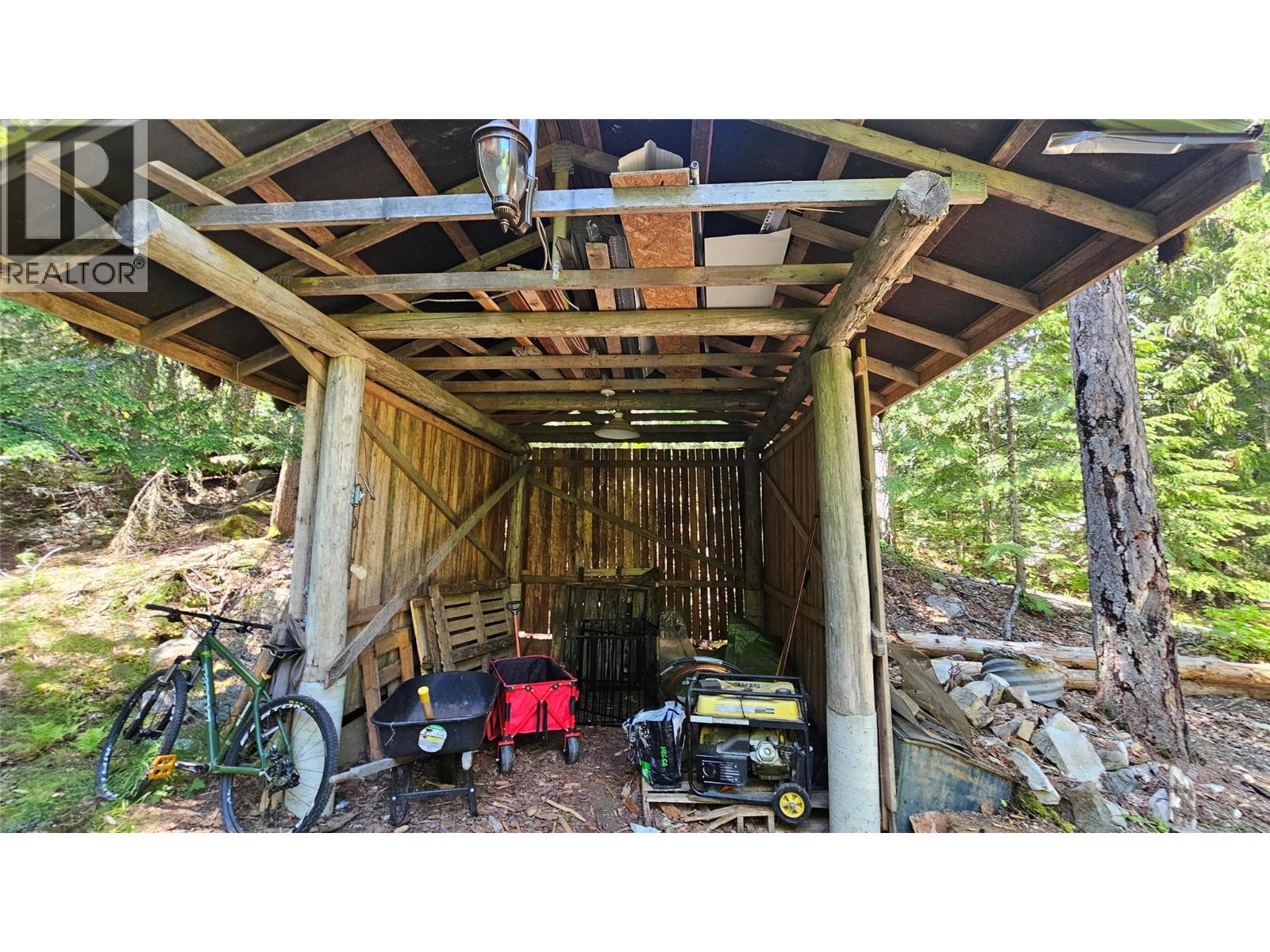 8496 B Procter Road E Property Photo 29