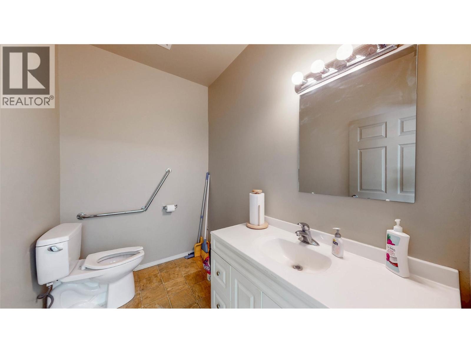 609 Highway 97 Property Photo 11