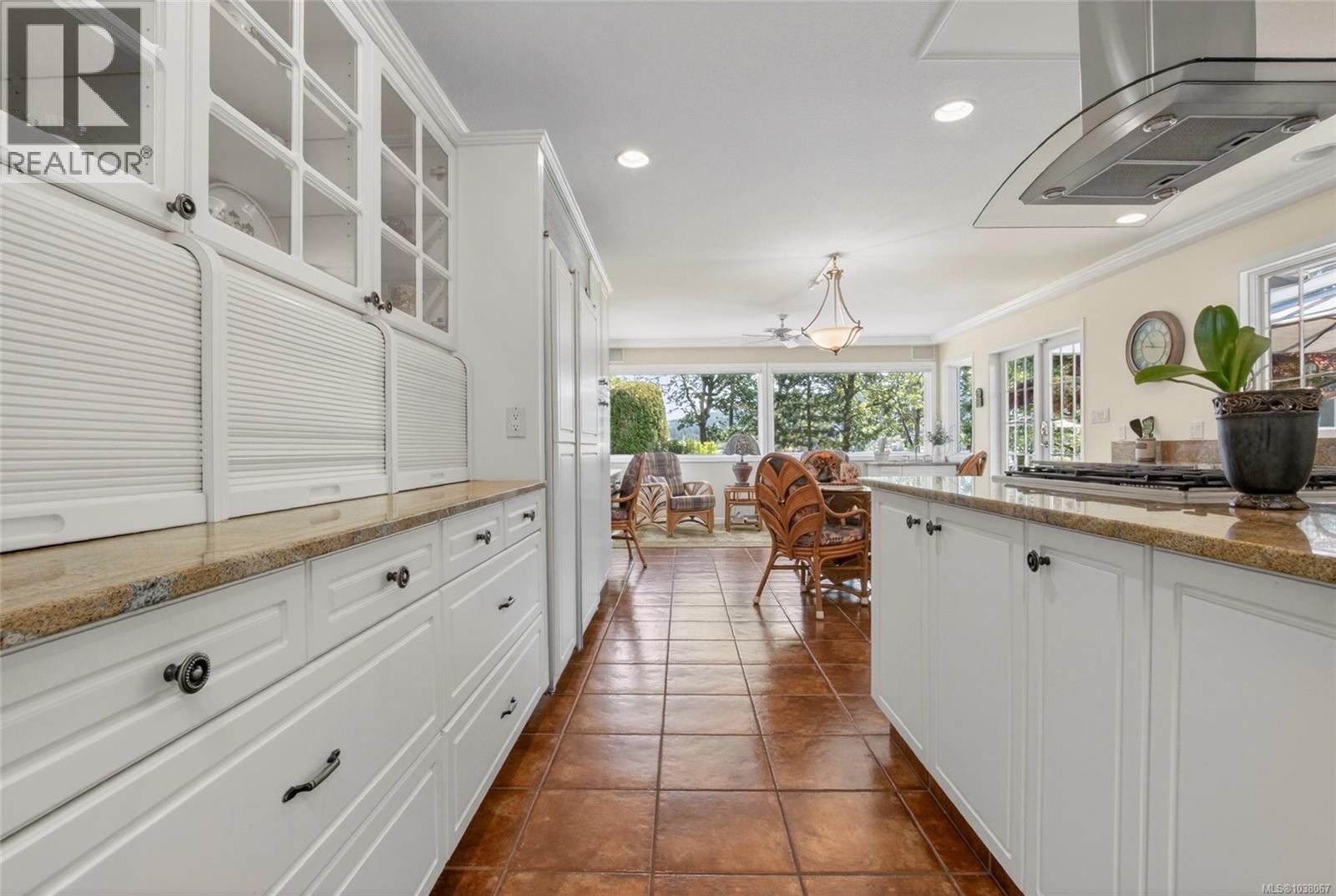 2221 Tarn Pl Property Photo 8