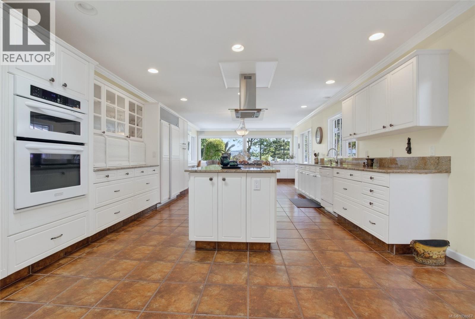 2221 Tarn Pl Property Photo 17