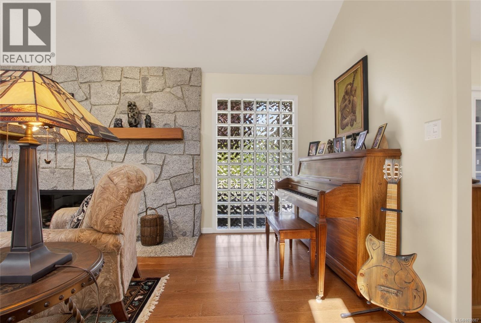 2221 Tarn Pl Property Photo 23