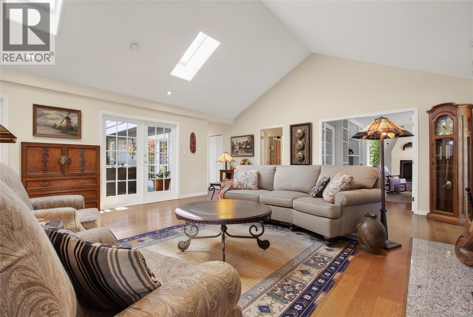 2221 Tarn Pl Property Photo 24