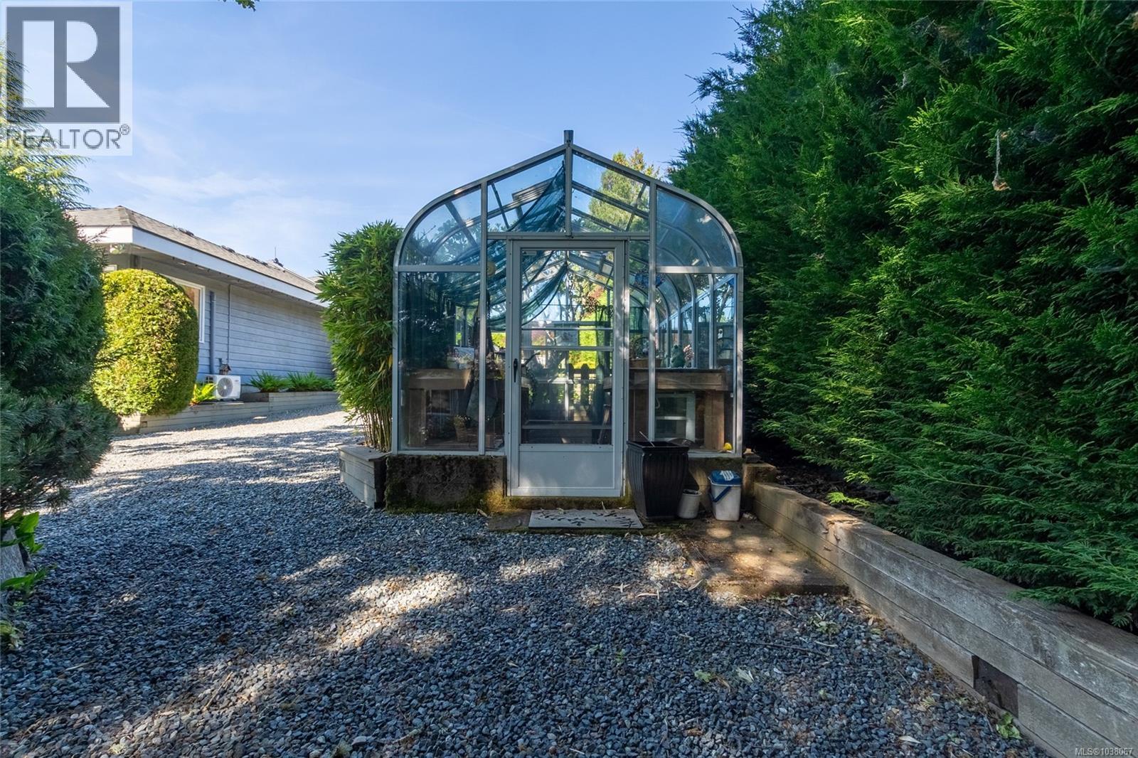 2221 Tarn Pl Property Photo 66