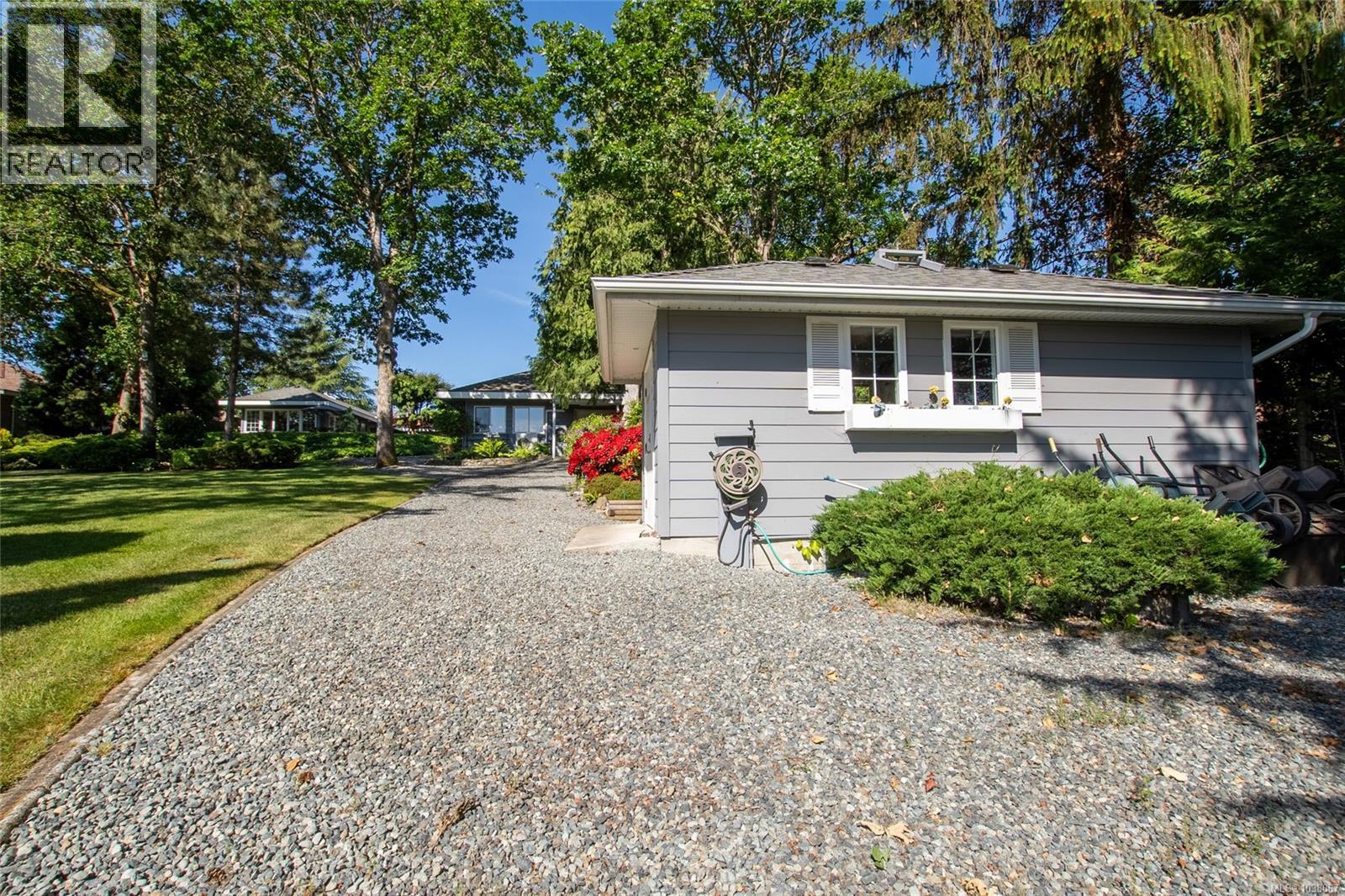 2221 Tarn Pl Property Photo 71