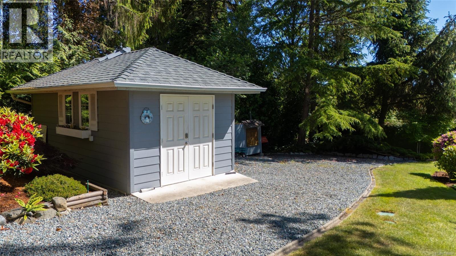 2221 Tarn Pl Property Photo 72
