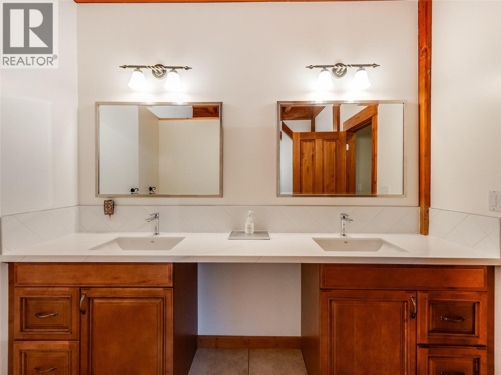 3179 Heddle Road Property Photo 43