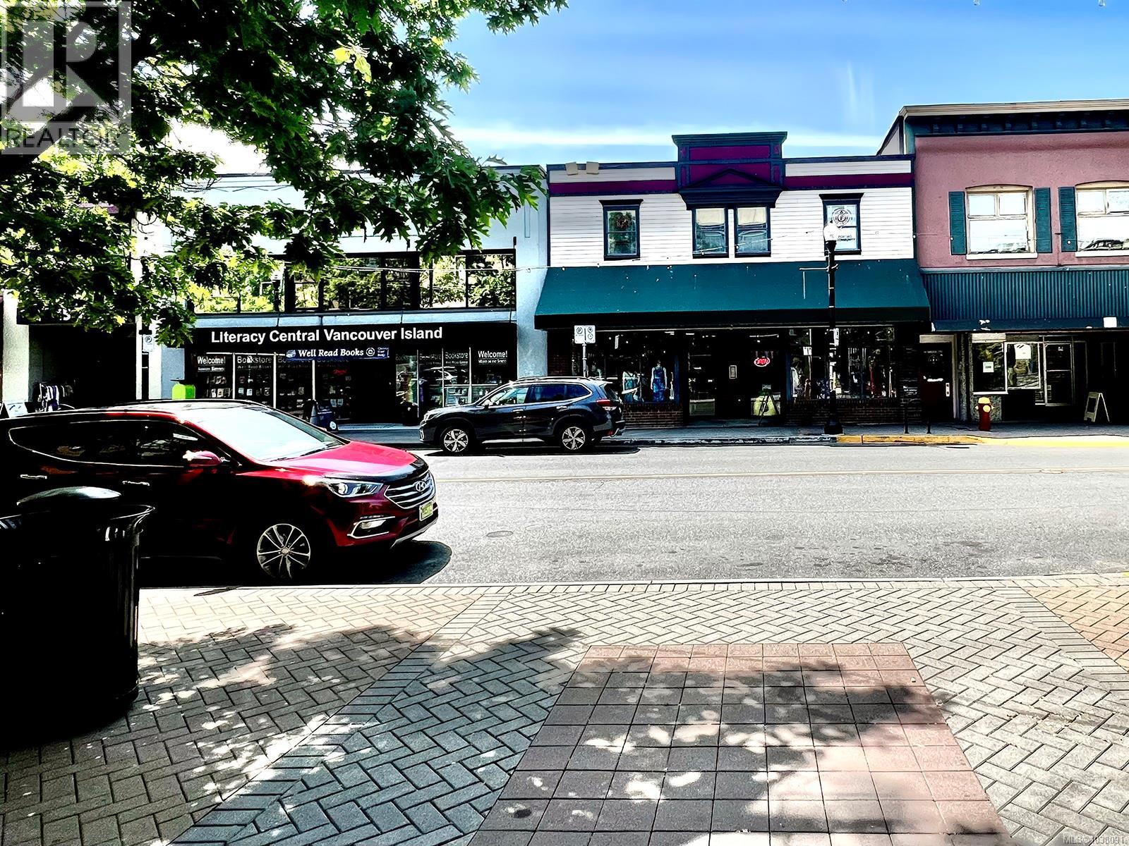 27 Commercial St Property Photo 2