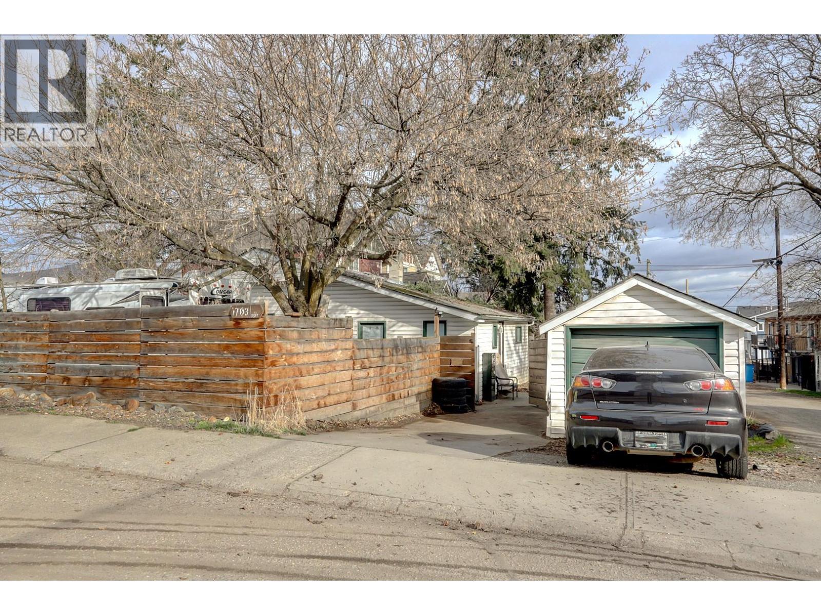 1703 33 Street Property Photo 2