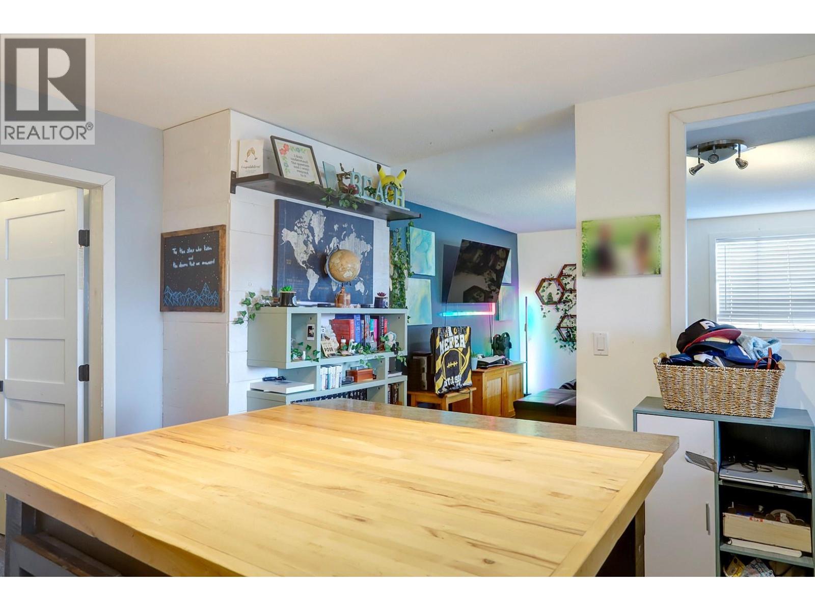 1703 33 Street Property Photo 8