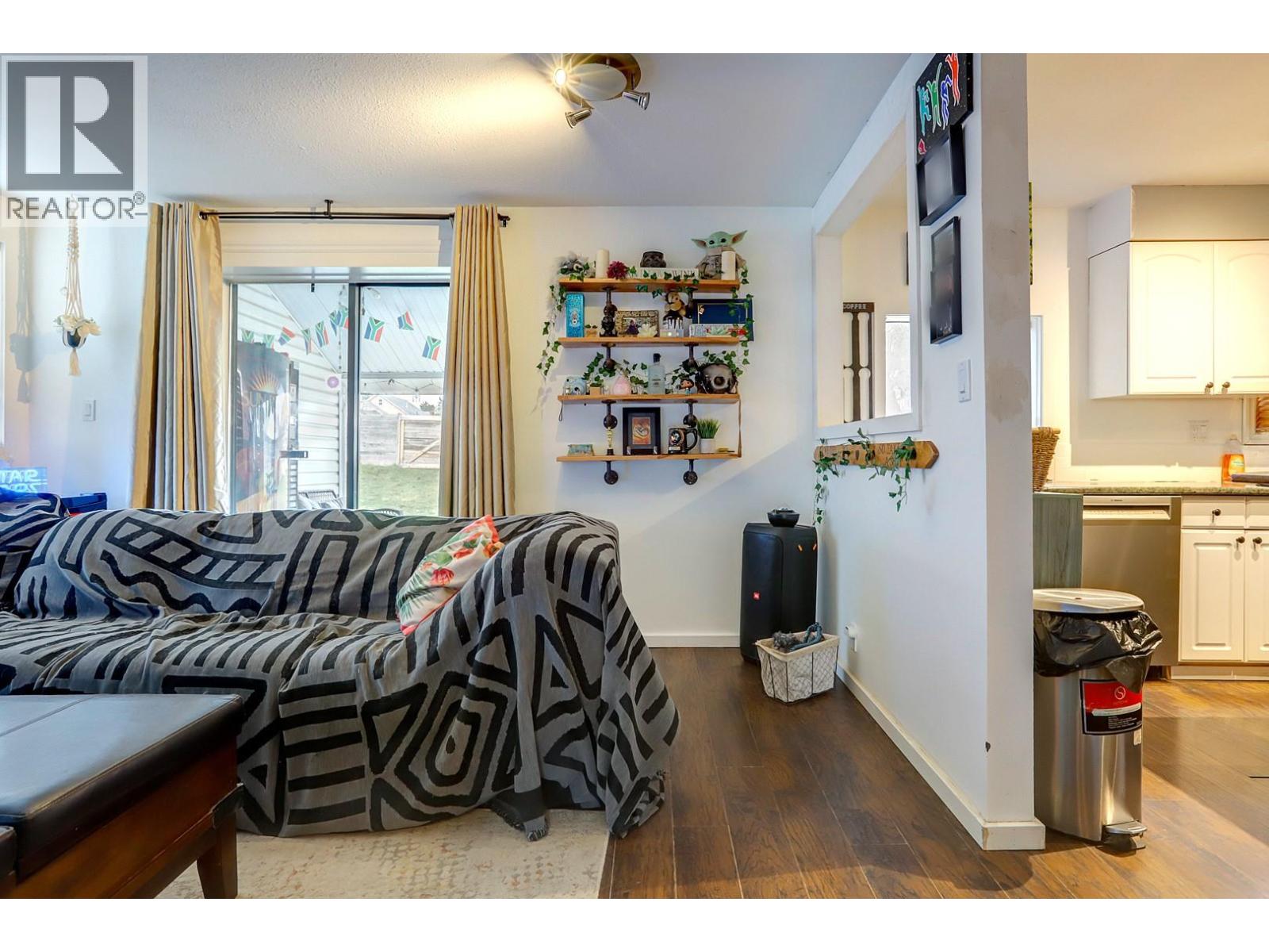 1703 33 Street Property Photo 9