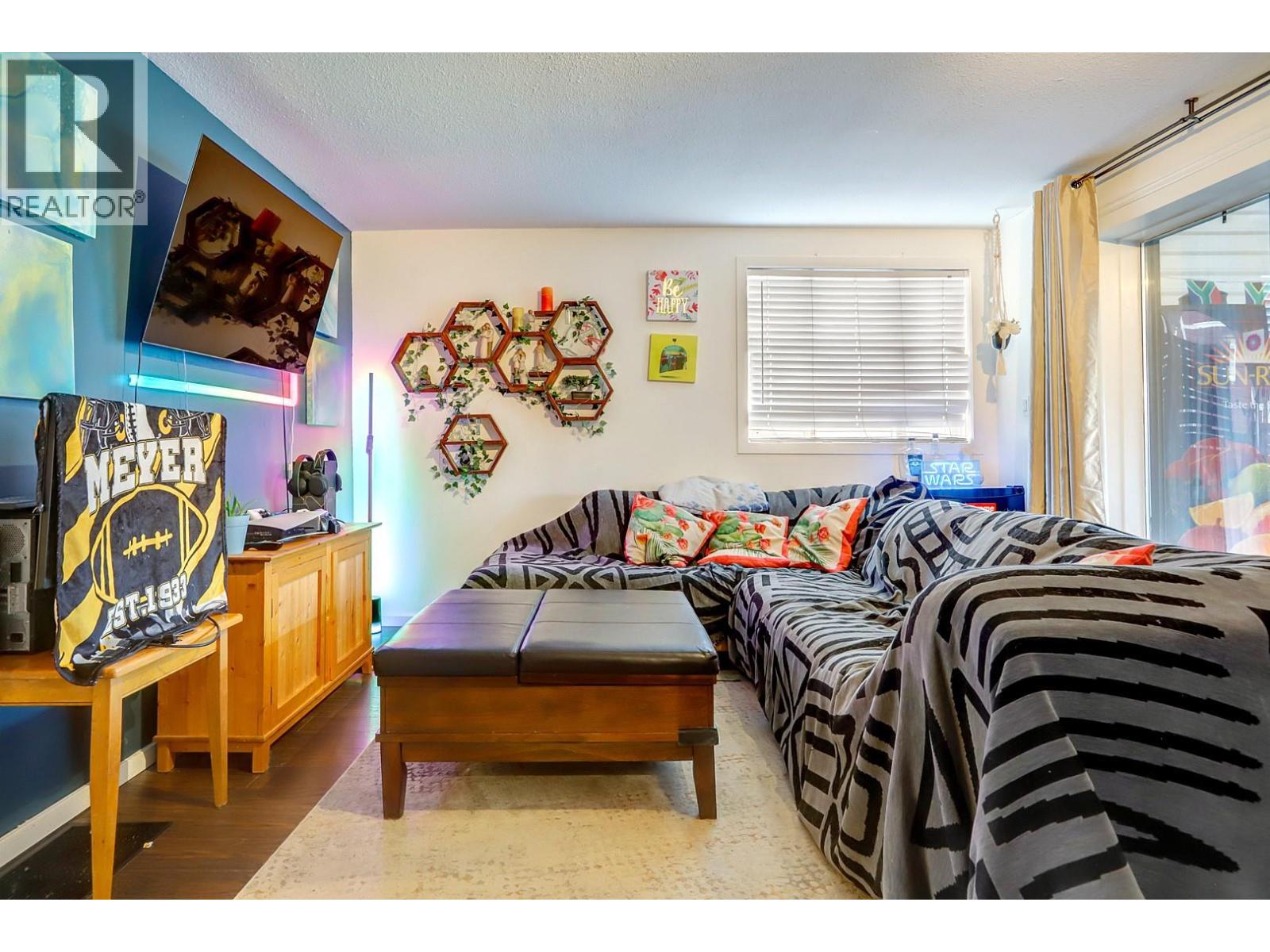 1703 33 Street Property Photo 11