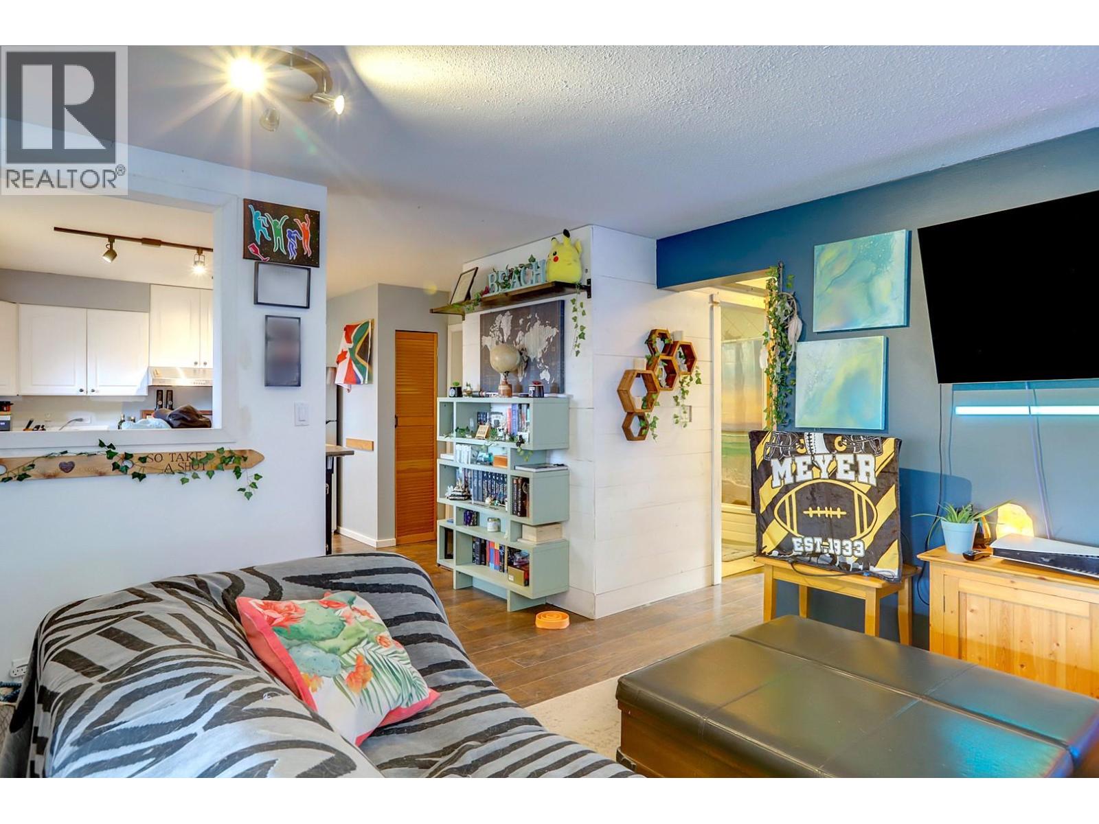 1703 33 Street Property Photo 13