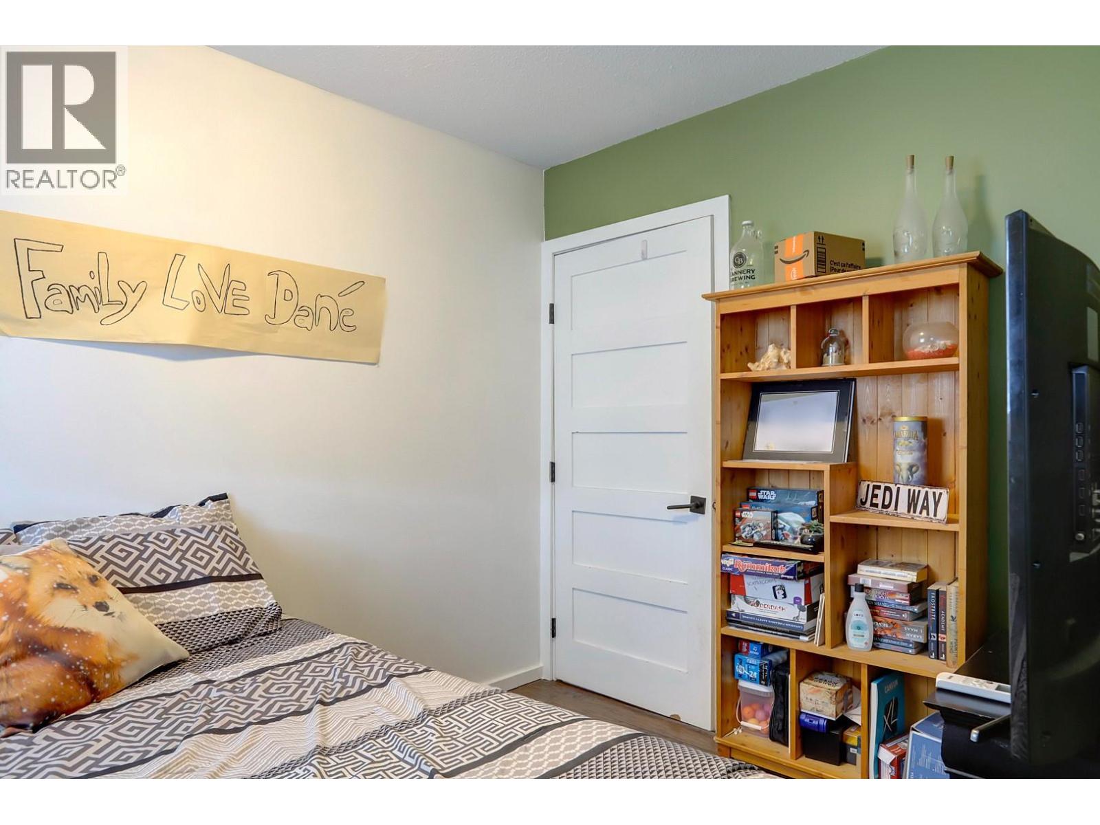 1703 33 Street Property Photo 18