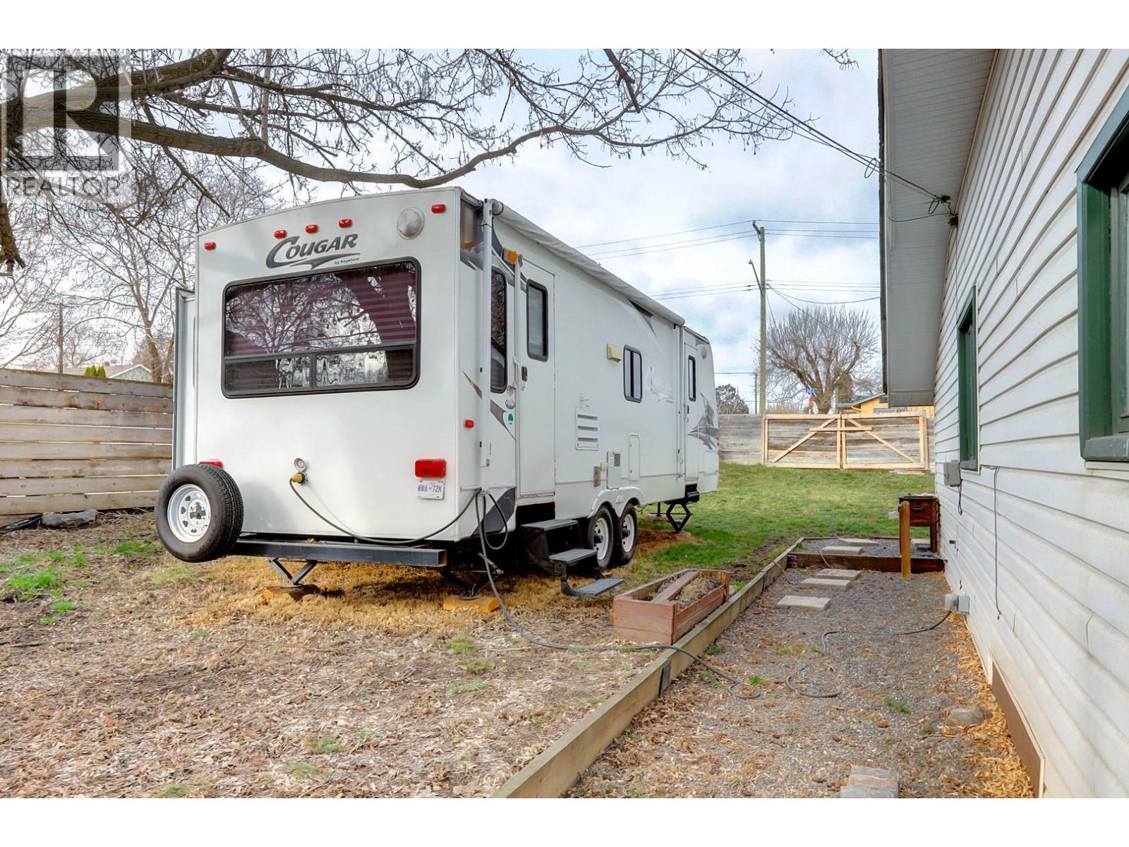 1703 33 Street Property Photo 31