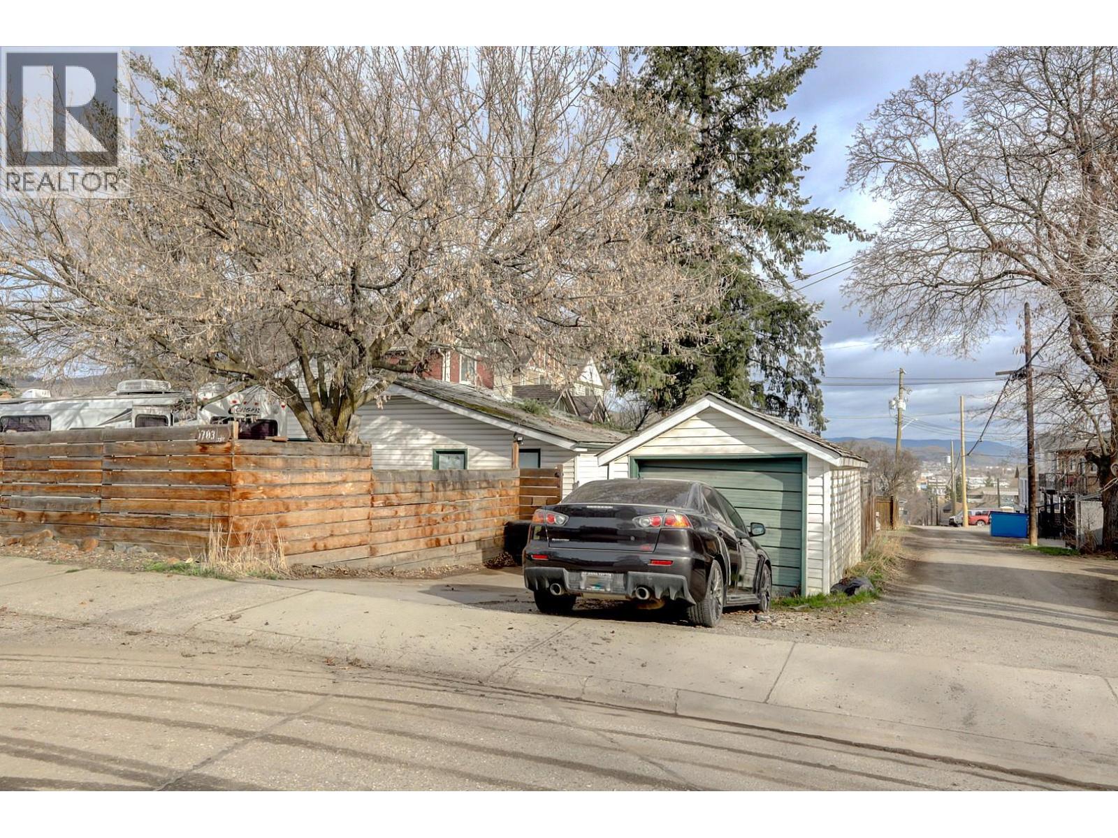 1703 33 Street Property Photo 38
