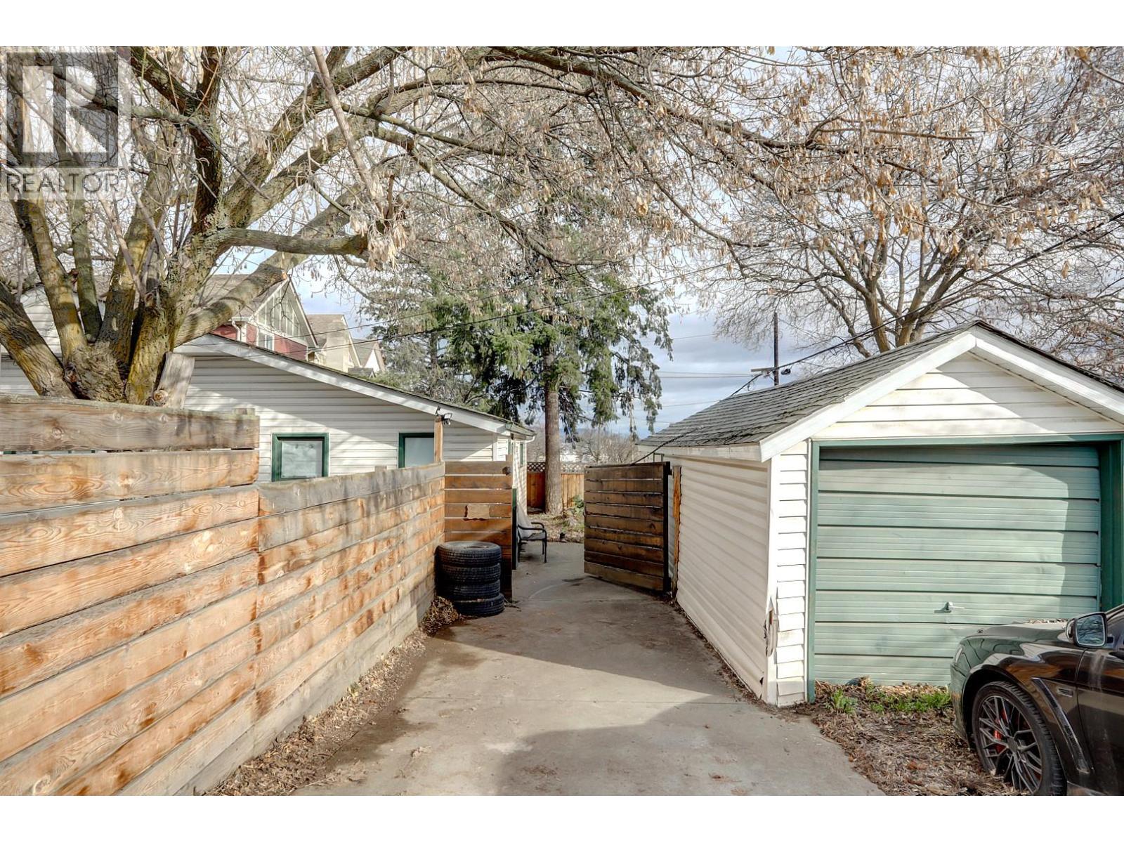 1703 33 Street Property Photo 39