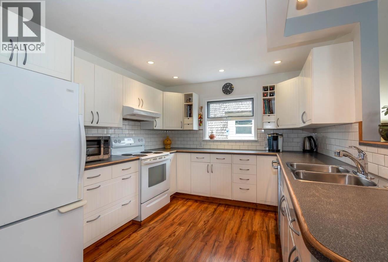 32 Louis Estates Road Property Photo 14