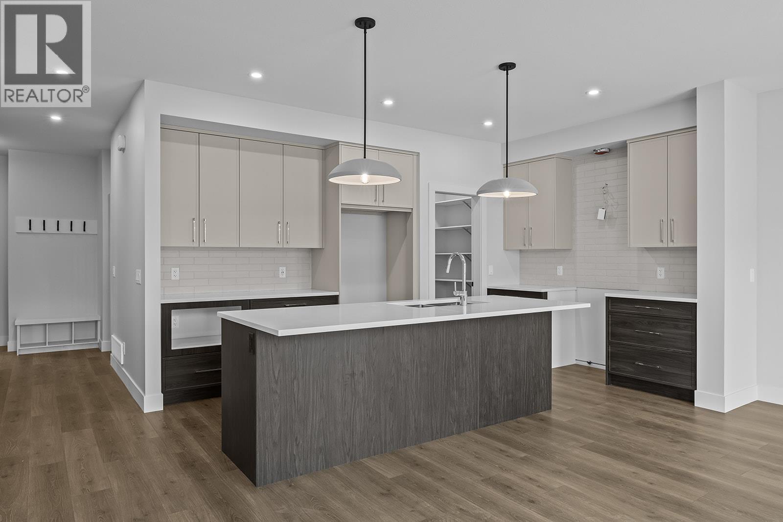 369 Arrowleaf Rise Property Photo 4