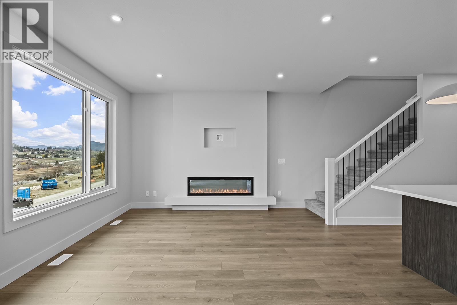 369 Arrowleaf Rise Property Photo 6