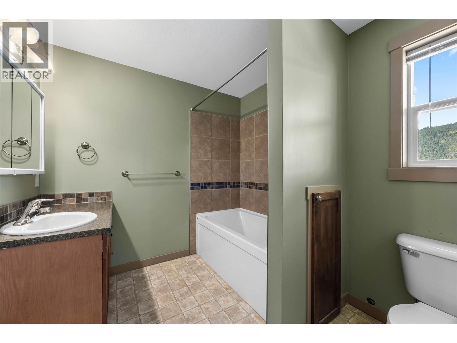 1170 Montgomery Place Property Photo 29