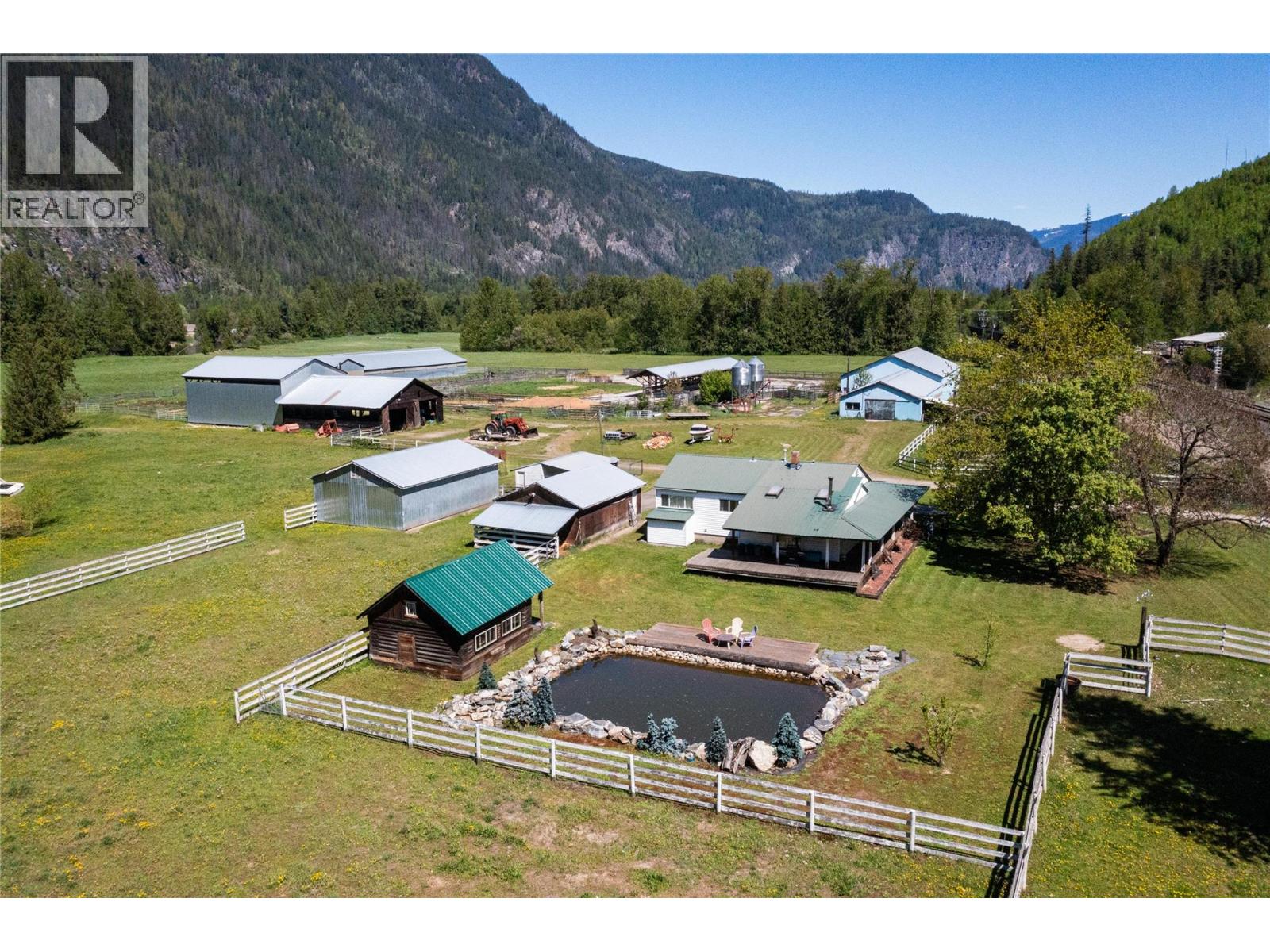 2169 Solsqua Road Property Photo 1