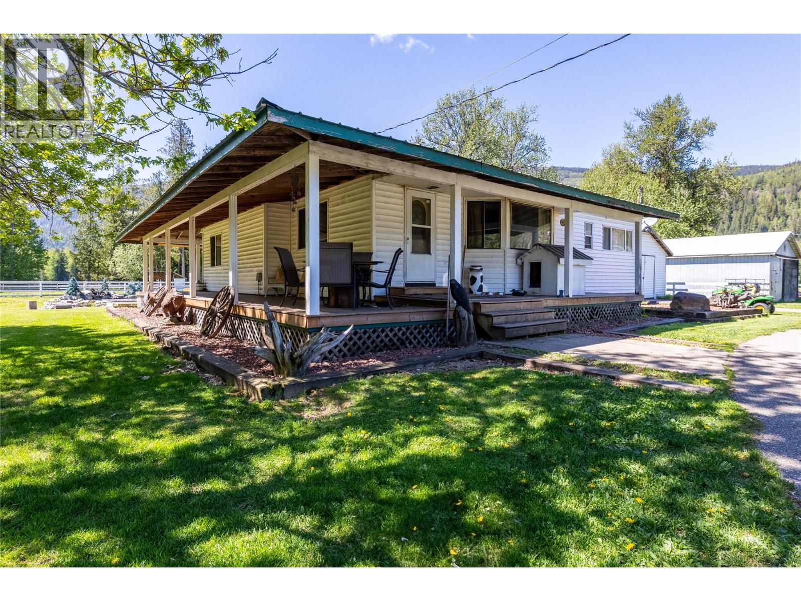 2169 Solsqua Road Property Photo 2