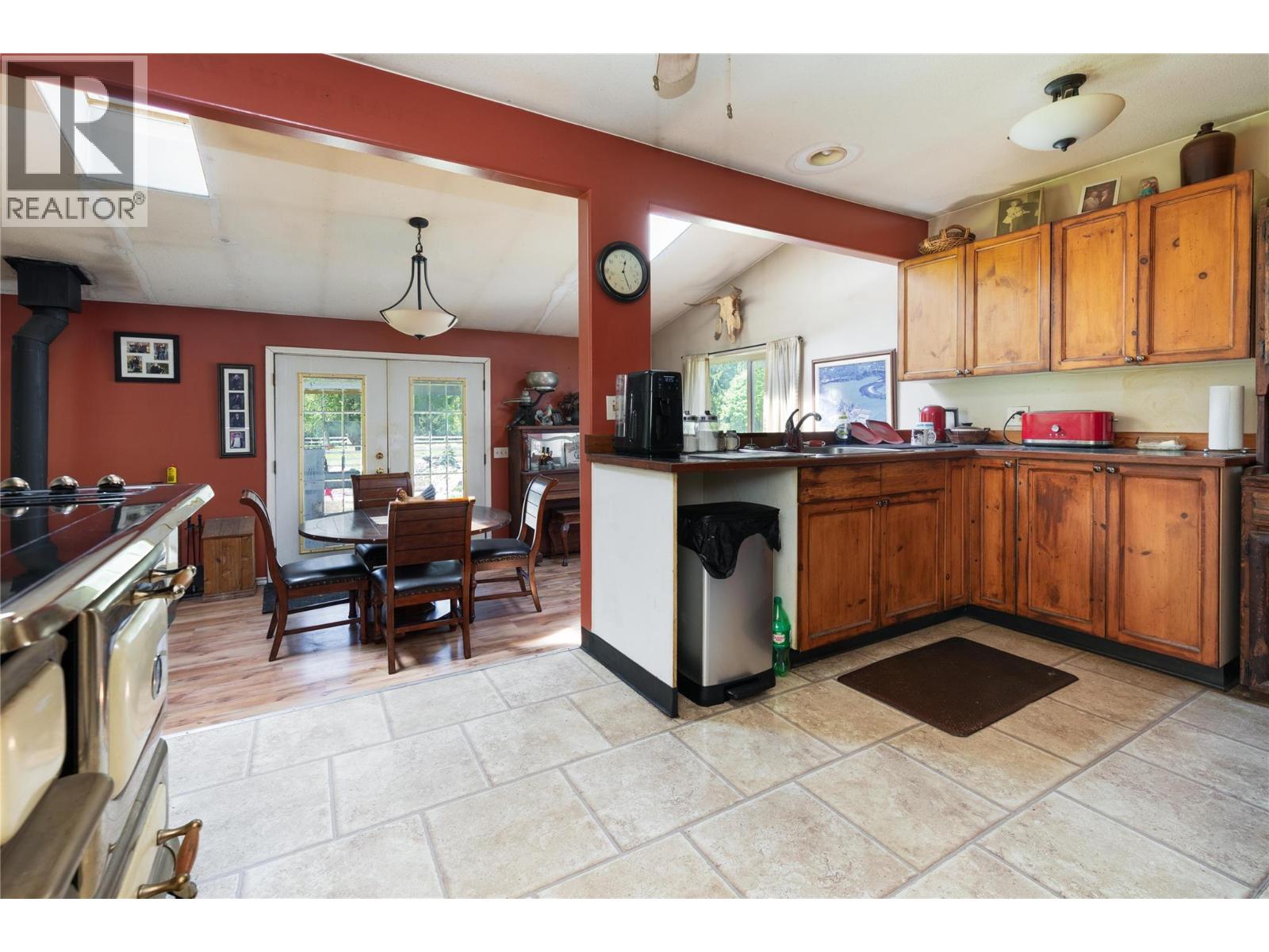 2169 Solsqua Road Property Photo 5