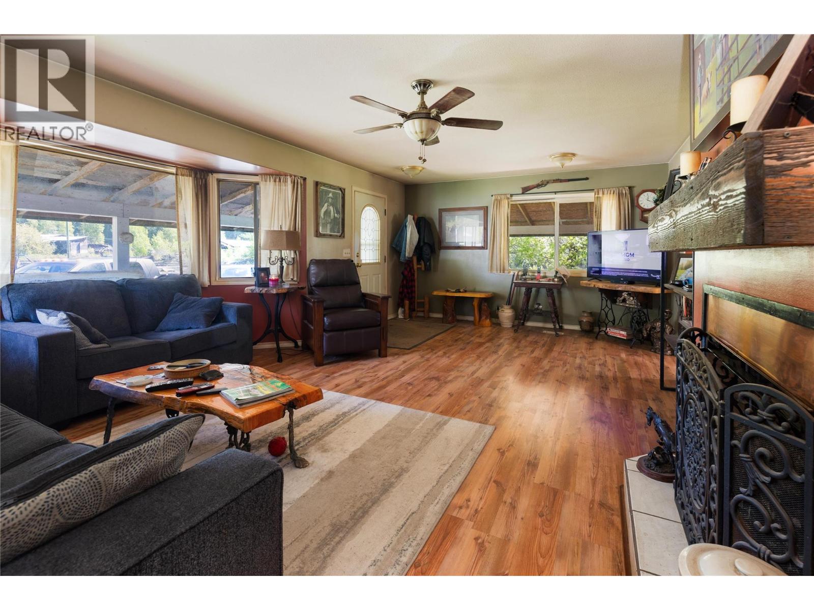 2169 Solsqua Road Property Photo 7