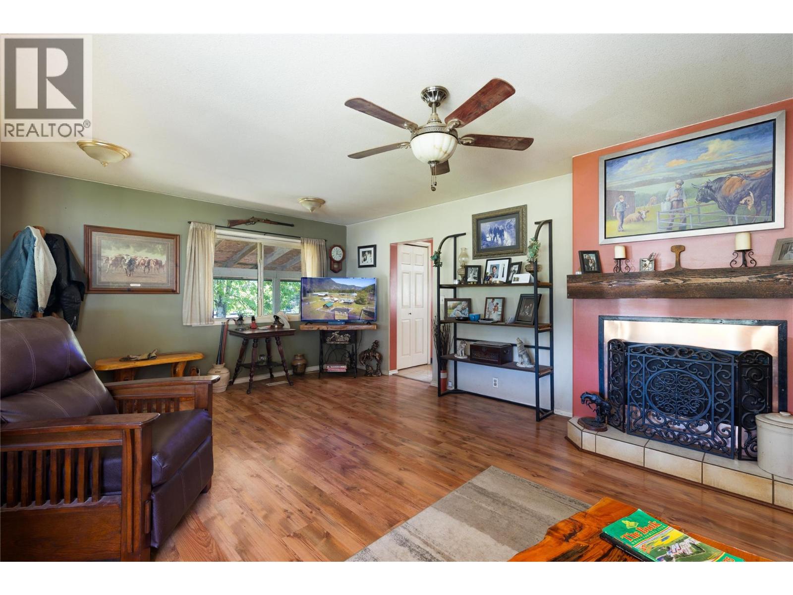 2169 Solsqua Road Property Photo 8