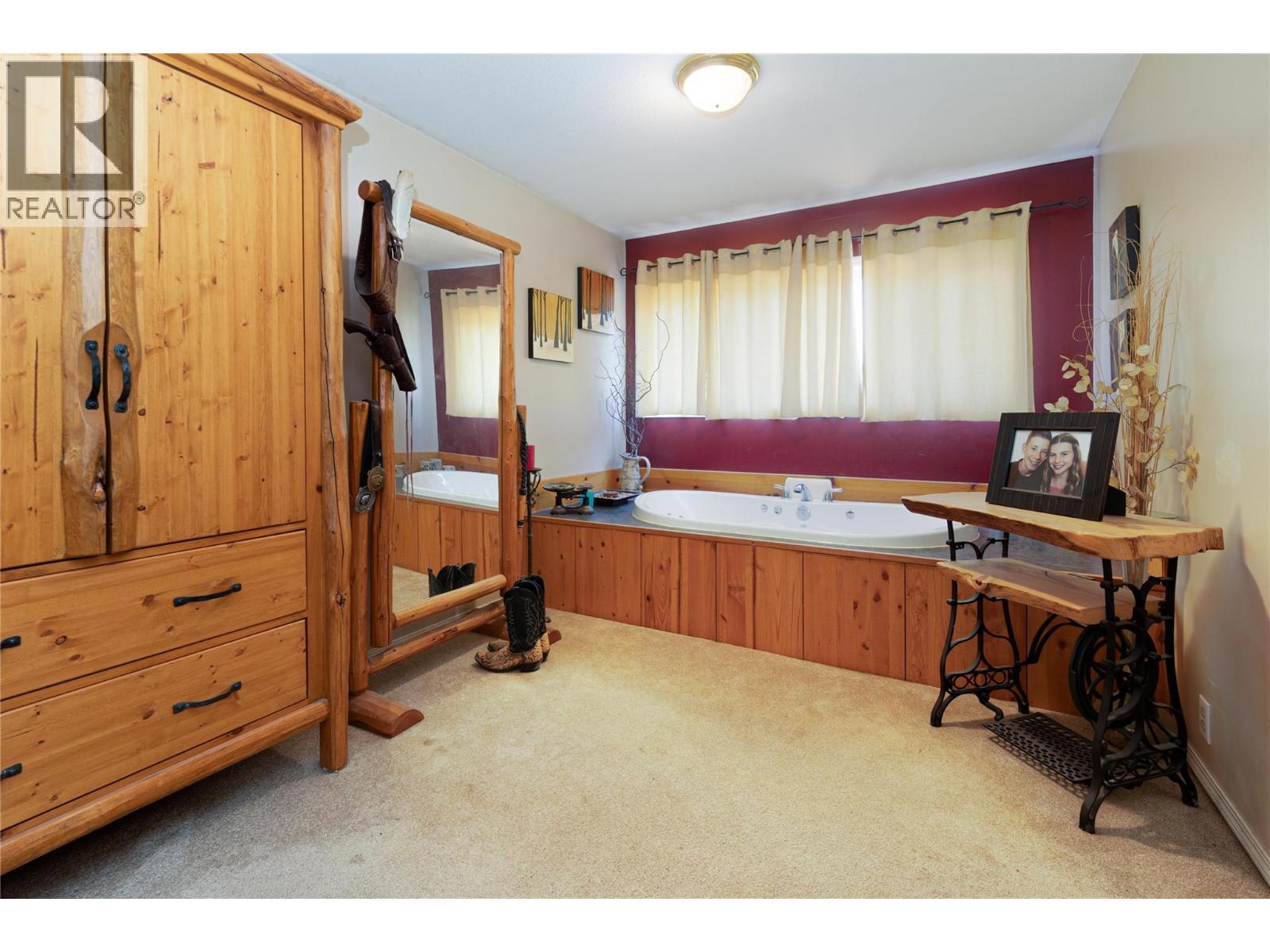 2169 Solsqua Road Property Photo 13