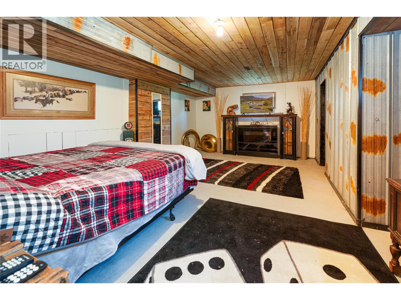 2169 Solsqua Road Property Photo 15