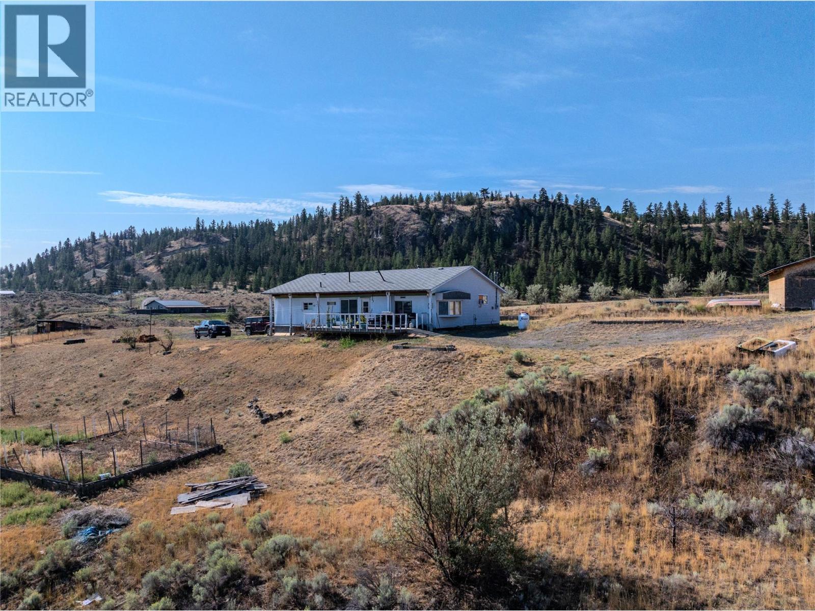 5589 Beaton Road Property Photo 1