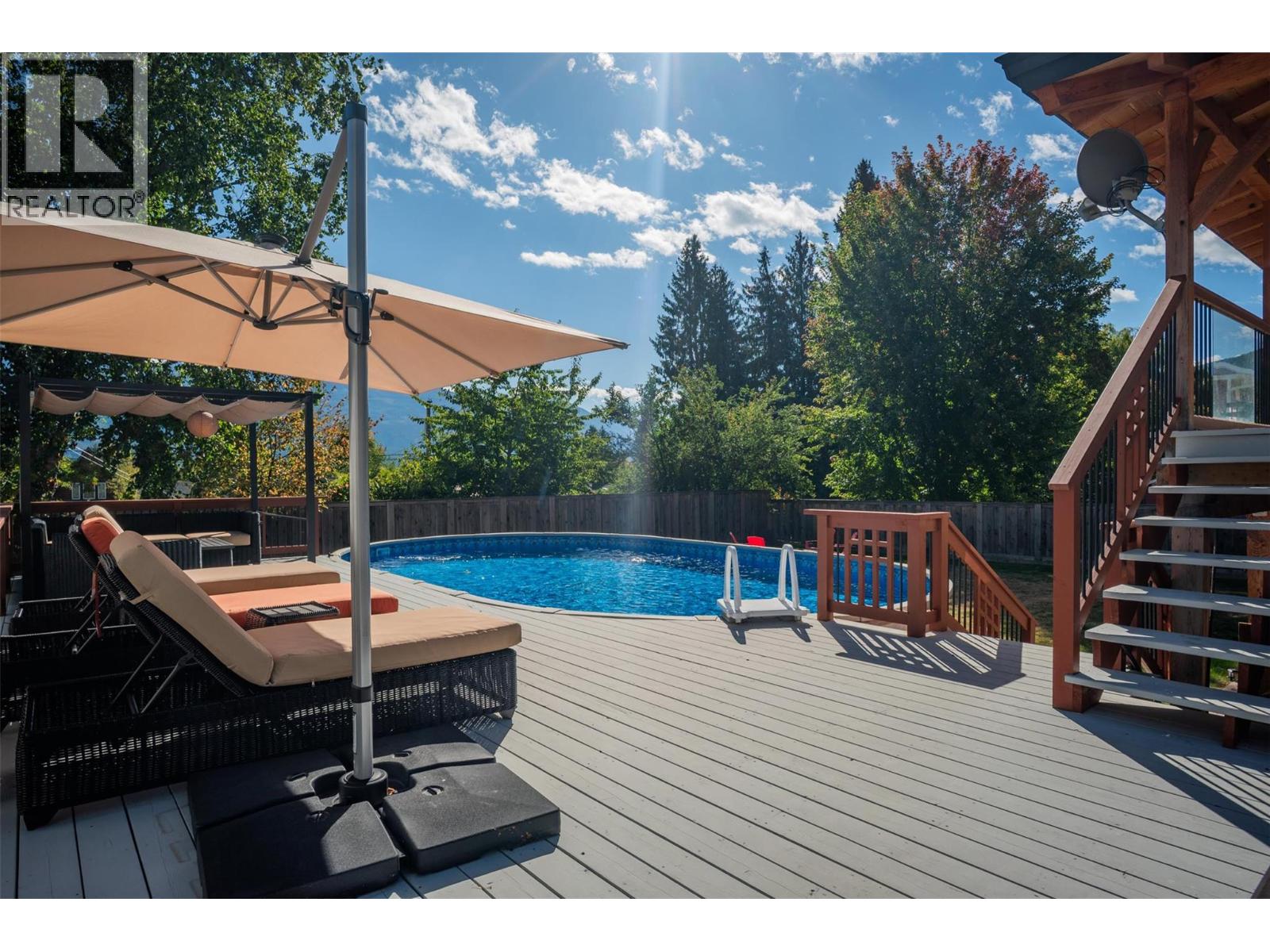422 View Street Property Photo 10