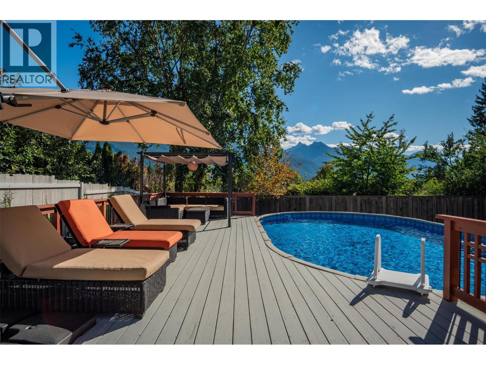 422 View Street Property Photo 11