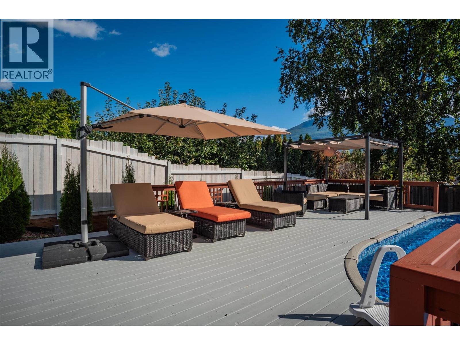 422 View Street Property Photo 16