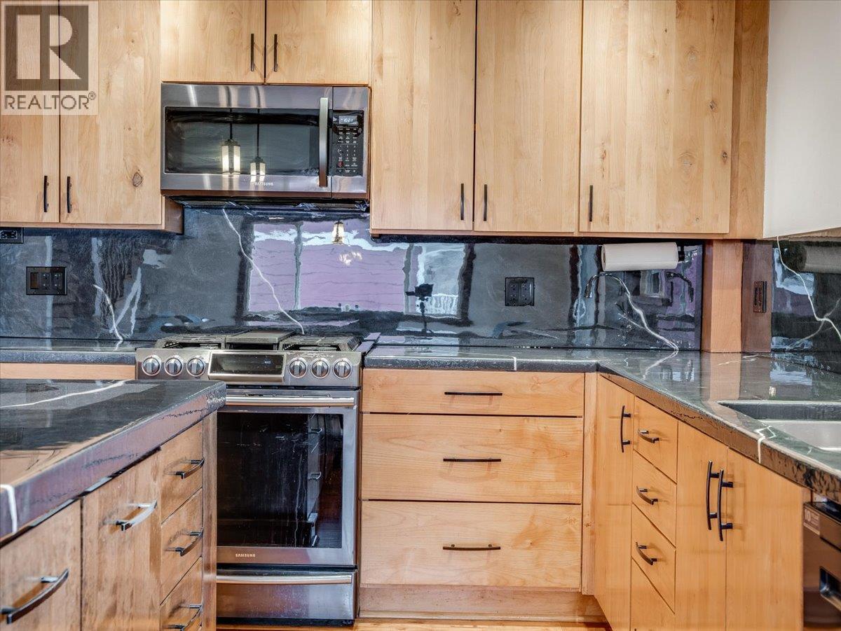 422 View Street Property Photo 38