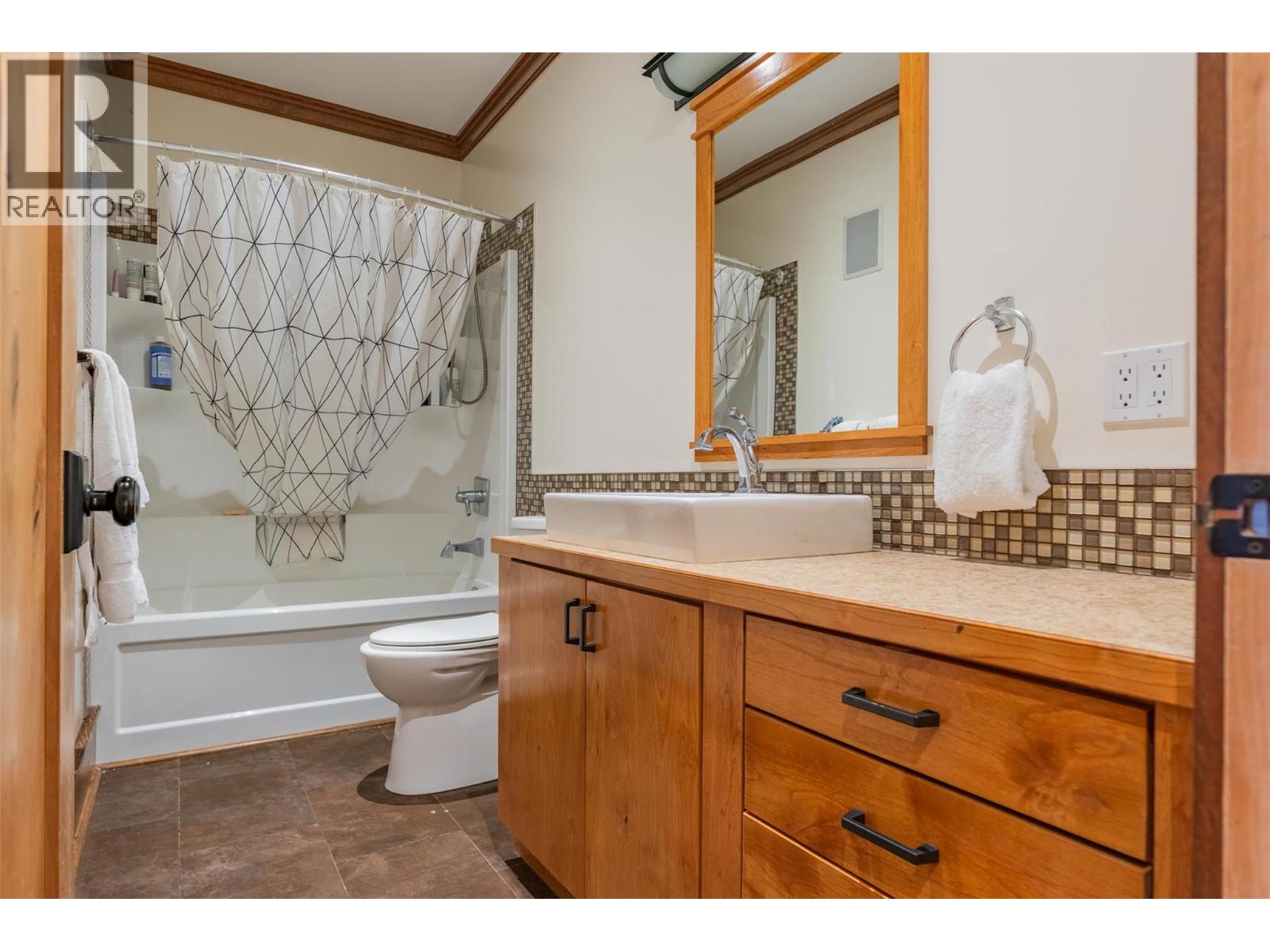 422 View Street Property Photo 52