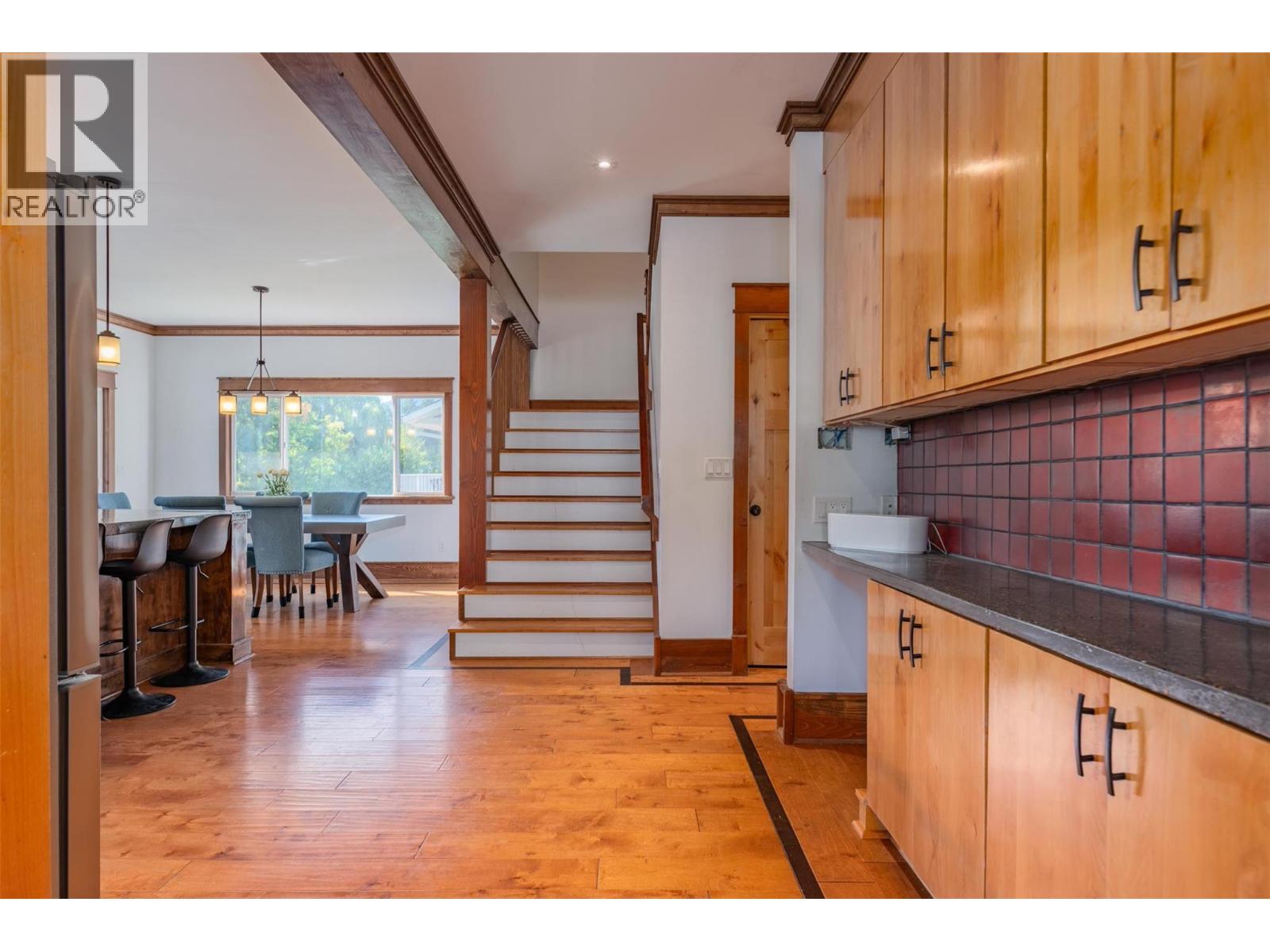 422 View Street Property Photo 53