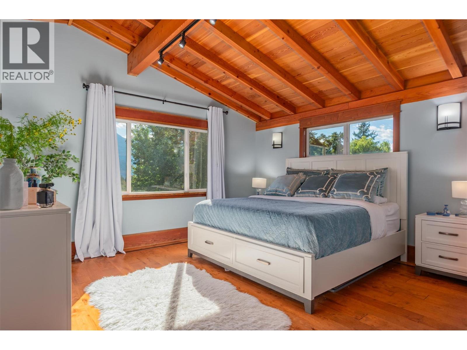 422 View Street Property Photo 56
